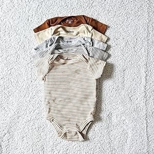 OLD NAVY BABY ONESIE BUNDLE 12-18M